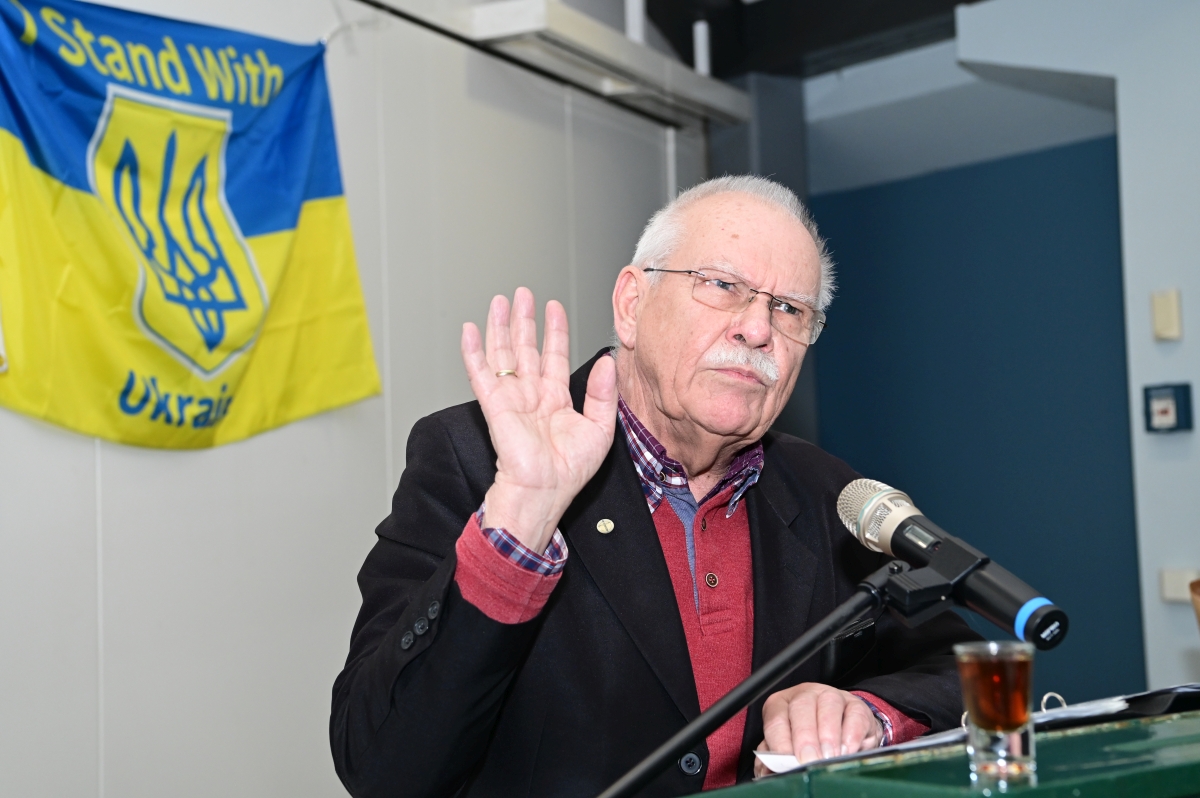 Norbert Bengsch hält den beliebten Jahresrückblick mit klaren Worten und Gesten.